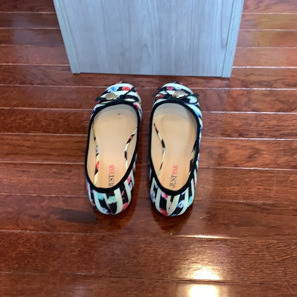 Size 6.5 Just Fab flats - Picture 4 of 4